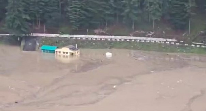 Uttarkashi Cloud Burst: हर्षिल हेलिपैड मलबे में दबा, आर्मी कैंप में भी पानी घुसा…बादल फटने से आई तबाही, देखिए तस्वीरें