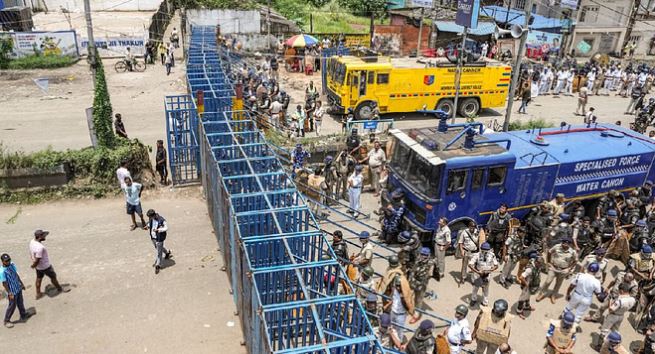 आरजी कर मेडिकल कॉलेज रेप-मर्डर केस: घटना के एक साल पूरा होने पर बढ़ा तनाव, प्रदर्शनकारियों ने किया विरोध