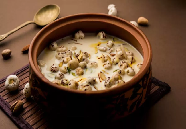 जन्‍माष्‍टमी व्रत में इस रेस‍िपी से बनाएं मखाने की खीर, कम समय में हो जाएगा तैयार; स्‍वाद भी रहेगा जबरदस्‍त