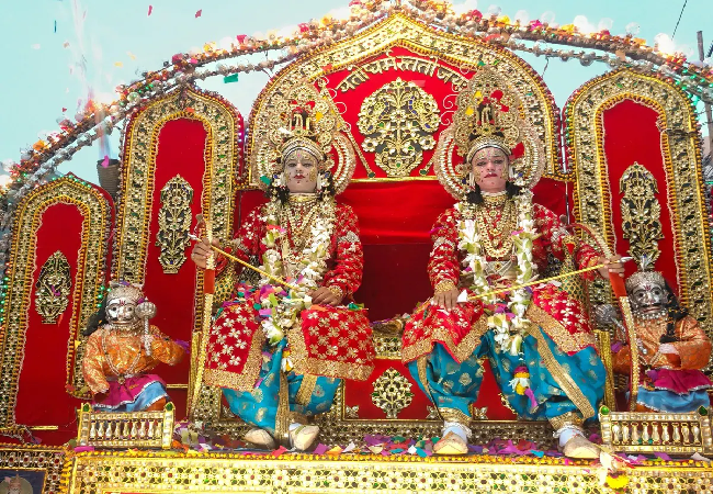 Ramleela 2025 : प्रयागराज की रामलीला में 120 साल पुराने सिंहासन पर विराजमान होंगे श्री राम