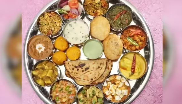 बदलते मौसम में सेहत को रखें फिट ,  इन चीजों को खाने से बचें , थाली में चुनें ये आहार