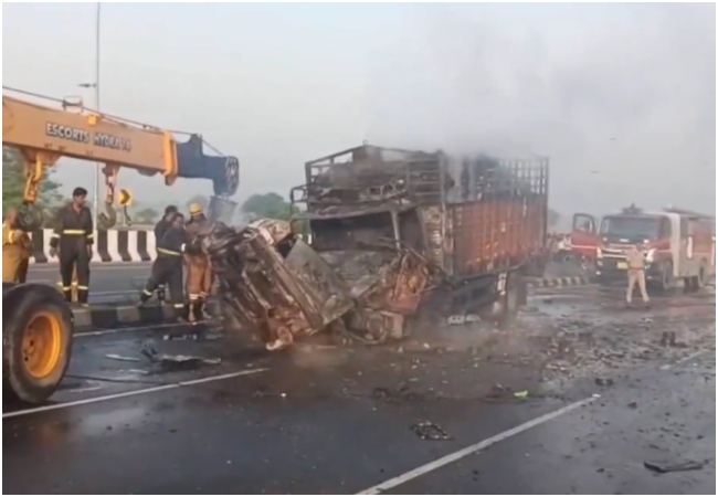 Aligarh: जोरदार टक्कर के बाद कार और ट्रक में लगी आग, चार लोगों की जलकर मौत; सीएम योगी ने जताया दुख