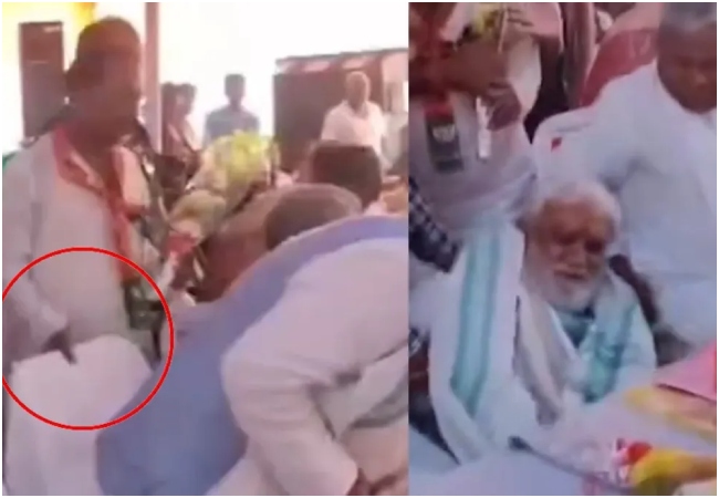 Video- पूर्व केंद्रीय मंत्री अश्विनी चौबे के बैठने से पहले किसी ने खींच ली कुर्सी, मंच पर गिरने का वीडियो हुआ वायरल