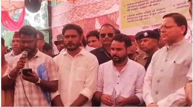 UKSSSC Paper Leak Case : धरनास्थल पर सीएम पुष्कर सिंह धामी पहुंचे , CBI जांच की संस्तुति