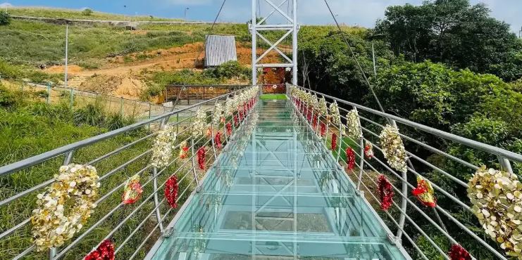 Cantilever Glass Bridge : देश का सबसे लंबा कैंटिलीवर ग्लास ब्रिज इस राज्य में खुलने जा रहा , Skywalk दिखेंगे अद्भुत नजारे