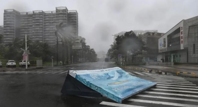 China Typhoon Ragasa : चीन में ‘तूफान रागासा’ को लेकर चेतावनी जारी, स्कूल और व्यवसाय बंद करने का आदेश