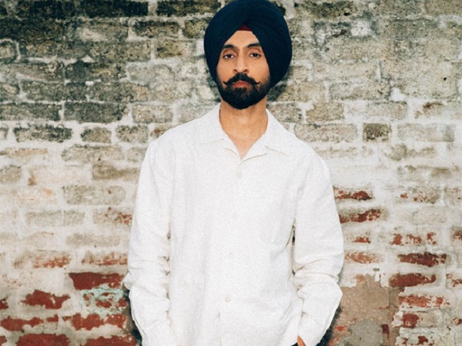 पंजाब में विनाशकारी बाढ़ के बीच गायक-अभिनेता दिलजीत दोसांझ ने उठाया बड़ा कदम, 10 बाढ़ प्रभावित गांवों को लिया गोद