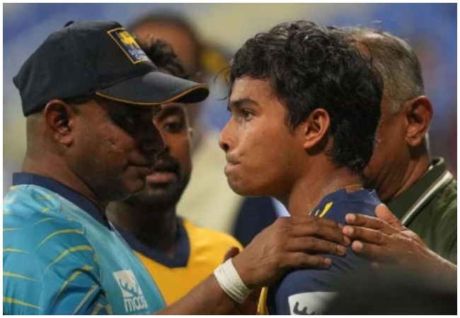 एशिया कप मैच के बीच में श्रीलंकाई प्लेयर को मिली पिता की मौत की खबर, लौटना पड़ा स्वदेश