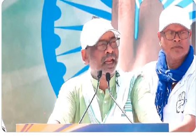 Vote Adhikar Yatra : हेमंत सोरेन, बोले- बिहार चुनाव पूरे देश की दिशा तय करेगा, विपक्ष को ईडी, सीबीआई से डराया जा रहा है