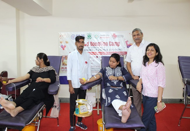 IILM Academy ने स्वैच्छिक रक्तदान कर समाज को कुछ देने और जीवन बचाने की प्रतिबद्धता को किया पुष्ट