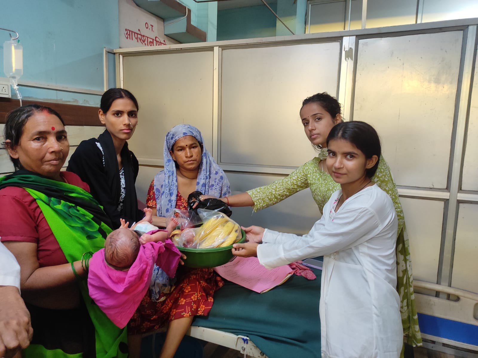 मैक्स सिटी हॉस्पिटल बना गरीबों का सहारा! 10 साल में 7 महिलाओं की निःशुल्क डिलीवरी, बरगदही की रीता को दी नई जिंदगी