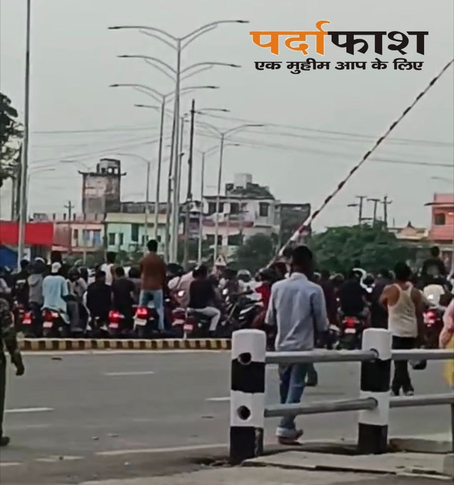 नेपाल हिंसा का असर:सोनौली बॉर्डर पर कड़ी सुरक्षा, बारात और पर्यटक फंसे, 4 किमी लंबा जाम