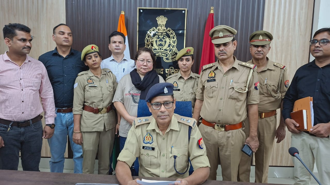 कस्टम अधिकारी बनकर मुरादाबाद की महिला से ठगे 94 लाख 78 हजार रूपये, दिल्ली से एक महिला गिरफ्तार