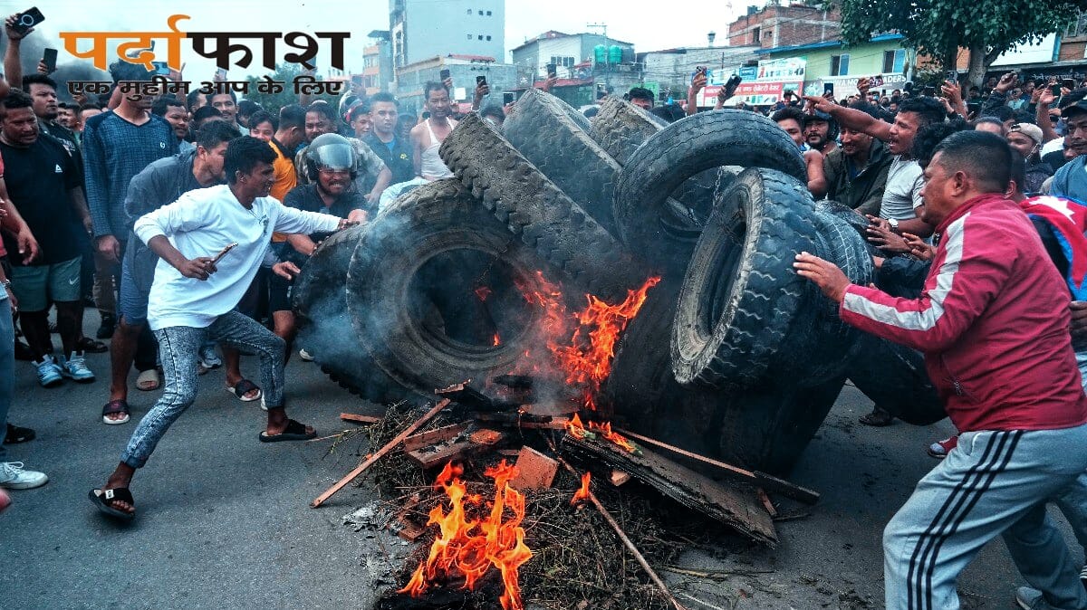 नेपाल हिंसा का असर:सोनौली सीमा पर 10 किमी लंबा जाम, सुरक्षा बल चौकन्ने