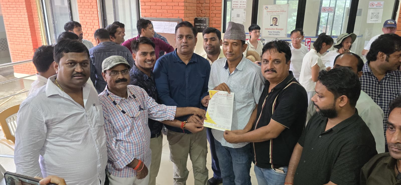 भारतीय पत्रकारों के साथ नेपाल में दुर्व्यवहार को लेकर सौपा ज्ञापन