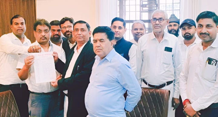 बनारस में अधिवक्ता पर पुलिस की बर्बरता पूर्वक की गई कार्रवाई न्यायिक व्यवस्था के विपरीत : मुलायम सिंह यादव 