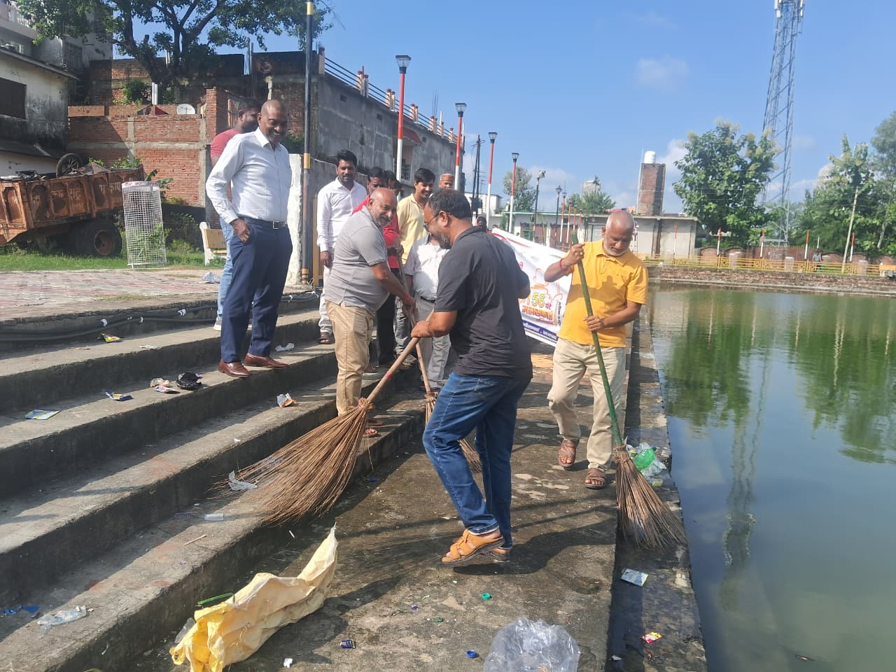 स्वच्छता ही सेवा: पालिका अध्यक्ष ने सफाई मित्रों को वितरित की स्वच्छता किट
