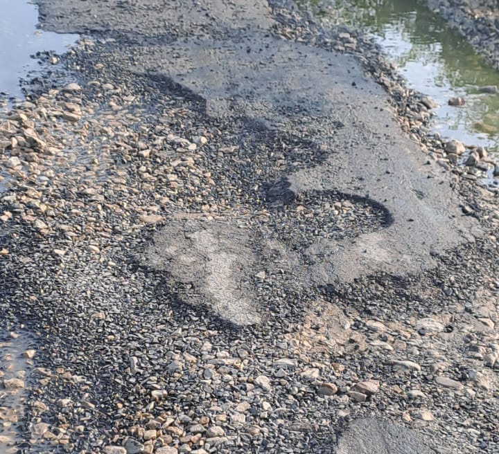 ग्राम पंचायत मुडेहरा की सड़क बनी परेशानी का सबब,मुख्यमंत्री पोर्टल तक पहुंची गुहार