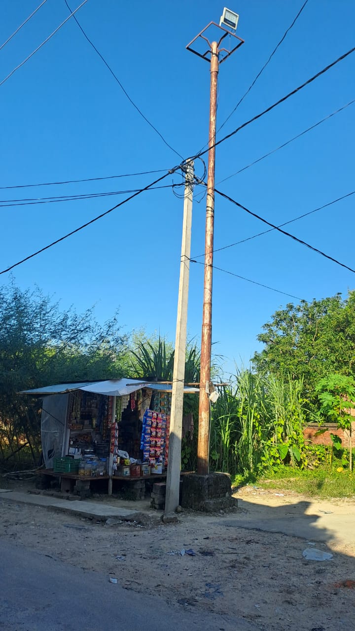 नईकोट-बाजार अंधेरे में, चार साल से खराब हाईमास्ट नईकोट-बाजार अंधेरे में, चार साल से खराब हाईमास्ट लाइट बनी परेशानी बनी परेशानी