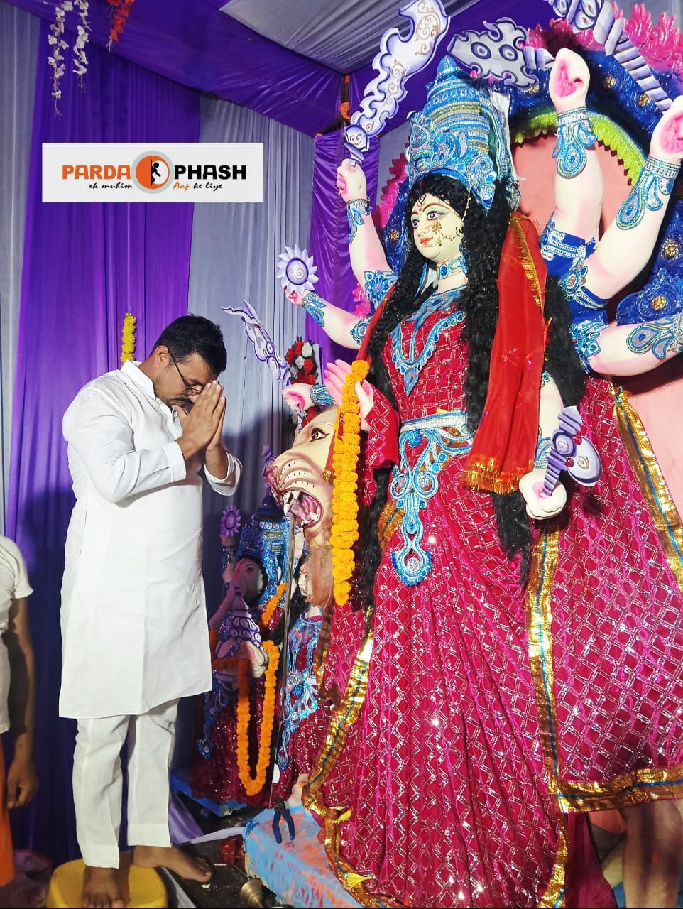 नवरात्रि महोत्सव: बैजू यादव ने किया पंडालों का भ्रमण, माँ दुर्गा से मांगी नगर की खुशहाली