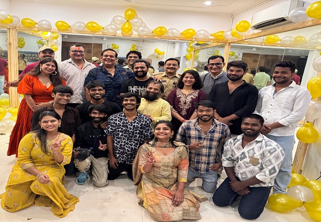 इंडियन फिल्म्स अकादमी के छात्रों से फ़िल्म निर्माता व अभिनेता राहुल मित्रा ने किया संवाद, अर्जुन रामपाल ने वीडियो कॉल से दिए अभिनय के टिप्स 