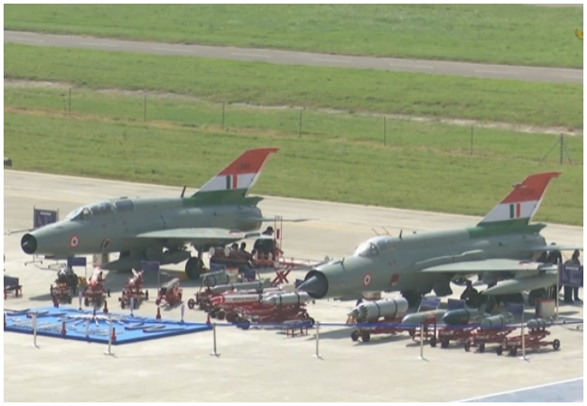MIG-21 Fighter Aircraft: 63 सालों की सर्विस के बाद मिग-21 विमान आज होंगे रिटायर! रक्षामंत्री सेवामुक्ति समारोह में हुए शामिल