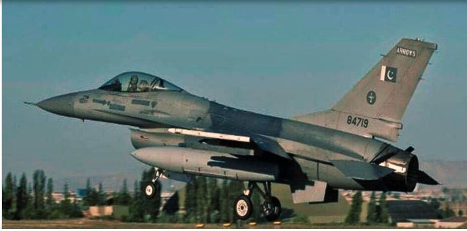 पाक सेना ने अपने ही देश में कर दी एयरस्ट्राइक, बच्चे-महिला समेत 30 से अधिक निर्दोष नागरिकों की मौत