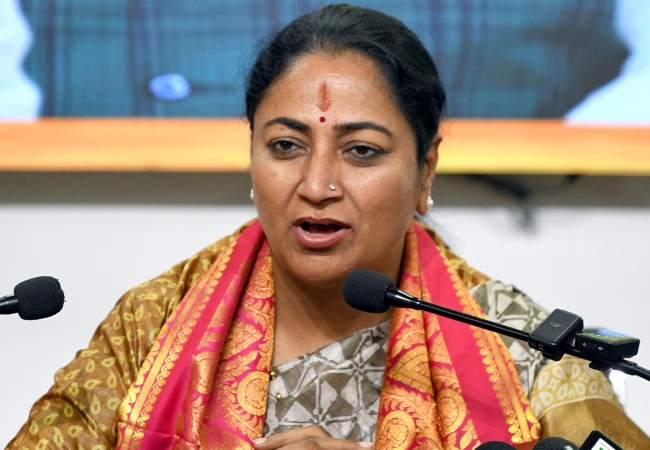 EVM Hack: दिल्ली CM रेखा गुप्ता बोलीं- 70 साल से वो ईवीएम हैक कर रहे थे तो कुछ नहीं हुआ, हमने कर लिया तो बुरा लग गया…