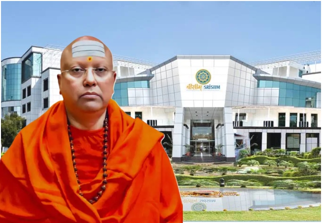 ‘गंदी भाषा, अश्लील मैसेज और गलत तरीके से छूते थे…’ श्री शारदा इंस्टीट्यूट के पूर्व चीफ पर 17 छात्राओं ने लगाया यौन उत्पीड़न का आरोप