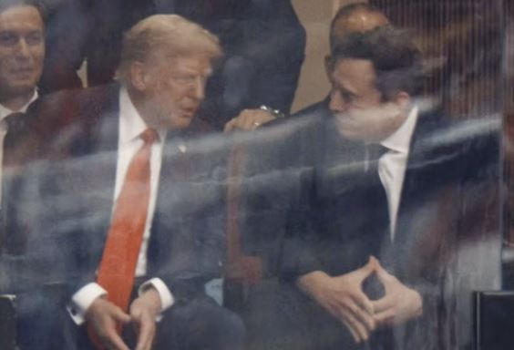 Trump-Musk Meeting : झगड़े के बाद डोनाल्ड ट्रंप और मस्क नजर आए एक मंच पर , मतभेदों के बाद साथ नजर आए दोनों दिग्गज