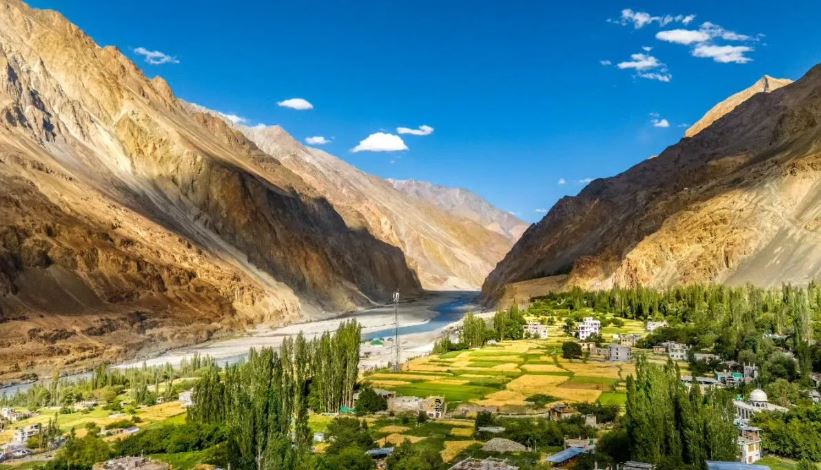 Leh-Ladakh Travel Destination : लेह-लद्दाख में बेहद खूबसूरत ट्रैवल डेस्टिनेशन है , यहां एडवेंचर और खूबसूरती का मिश्रण दिखेगा