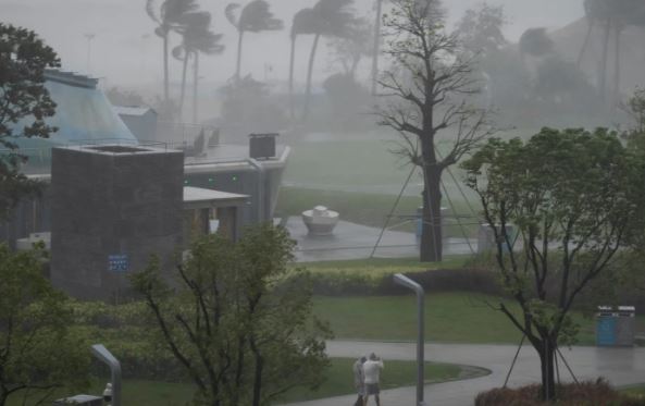 Typhoon Ragasa : तूफान रागासा ने इन देशों में मचाई तबाही ,  हांगकांग में 700 उड़ानें रद्द