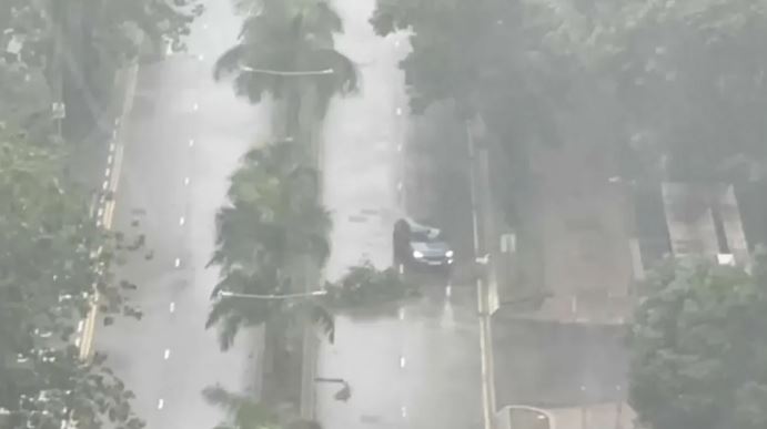 तूफान तपाह ने ठप किया हांगकांग का जनजीवन, उड़ानें  रद ,लोगों को सुरक्षित स्थलों पर भेजा गया