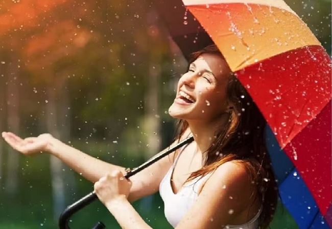 UP Rain Alert : दशहरे से पहले पलटा मौसम, कानपुर-लखनऊ समेत कई जिलों में बारिश से मौसम बना सुहावना, यूपी में येलो अलर्ट जारी