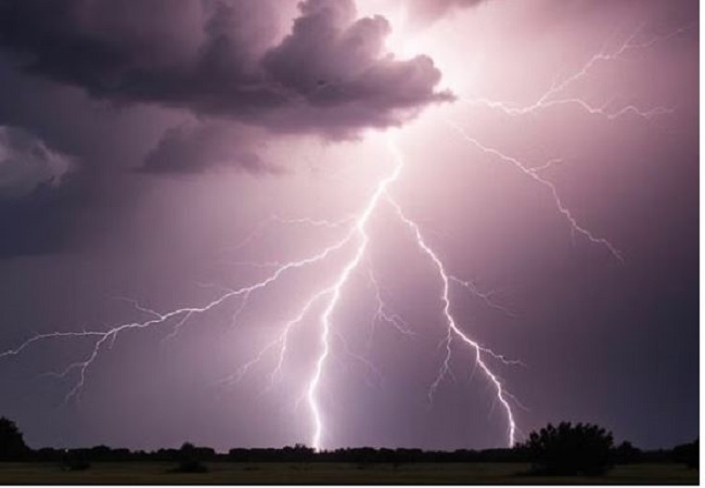 UP Rain Alert : यूपी के 32 जिलों में वज्रपात और भारी बारिश का अलर्ट, जानिए ताजा अपडेट