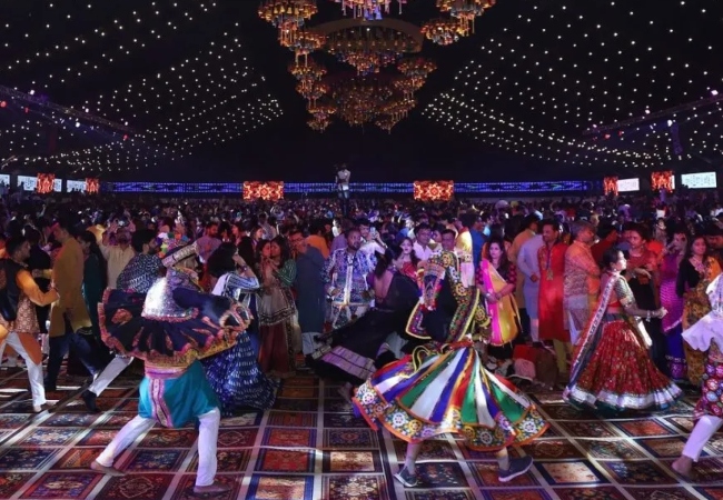 ‘सिर्फ हिंदुओं की गरबा इवेंट्स में हो एंट्री…’ VHP की एडवाइजरी पर छिड़ा सियासी घमासान