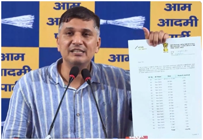 ‘केजरीवाल के निर्वाचन क्षेत्र में पहले ही हटा दिए गए थे 42000 वोट…’ राहुल के बाद AAP ने किया वोट काटने का दावा