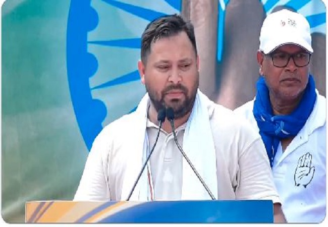 Voter Adhikar Yatra : तेजस्वी यादव का पीएम मोदी पर बड़ा हमला, बोले-फैक्ट्री गुजरात में और विक्ट्री बिहार में चाहते हैं, ये नहीं चलेगा