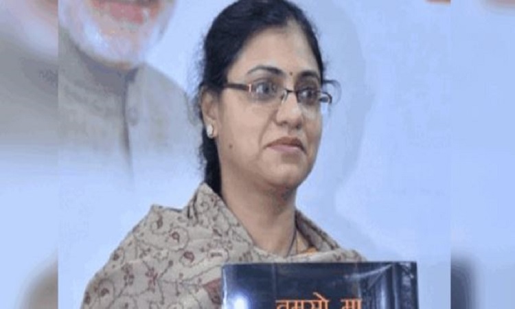 गंभीर आरोपों में घिरीं IAS अर्पणा यू को कैसे मिल रही है महत्वपूर्ण पोस्टिंग? आंध्र प्रदेश से लेकर UPPCL में हुए PF घोटाले में आ चुका है नाम