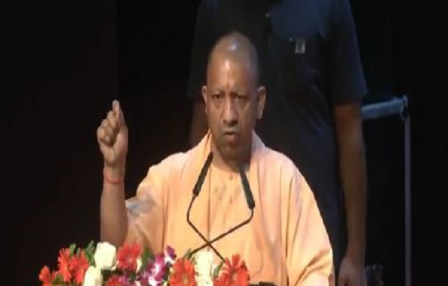 मारीच की तरह घुसा था, पुलिस की गोली लगी तो चिल्लाने लगा मैं गलती से UP की सीमा में आ गया हूं…दिशा पाटनी के घर फायरिंग मामले में बोले CM योगी