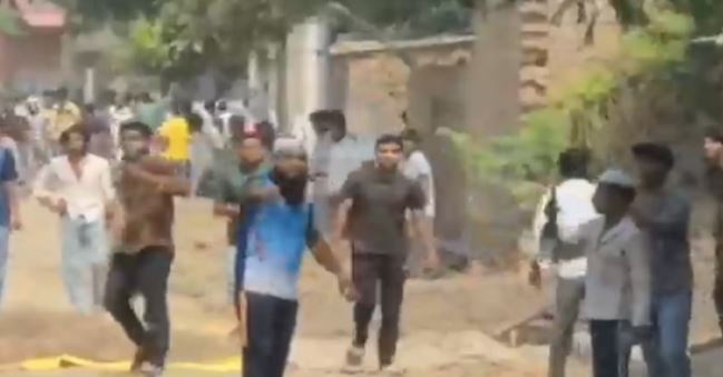 नूंह में चोरों को पकड़ने गई पुलिस टीम पर भीड़ ने किया पथराव, अवैध हथियार से की गई फायरिंग