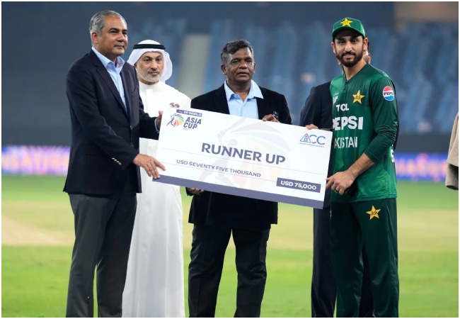 पाकिस्तानी टीम को उनकी ही सरकार ने लगाया चूना; प्रधानमंत्री से मिला चेक हुआ बाउंस, नहीं मिला कोई पैसा