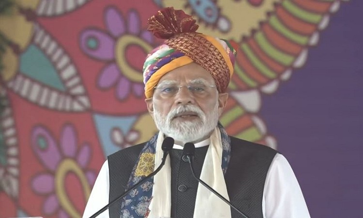 2014 में हमारी सरकार ने हालातों को बदलने का संकल्प लिया और देश के हर गांव तक बिजली पहुंचाई: पीएम मोदी