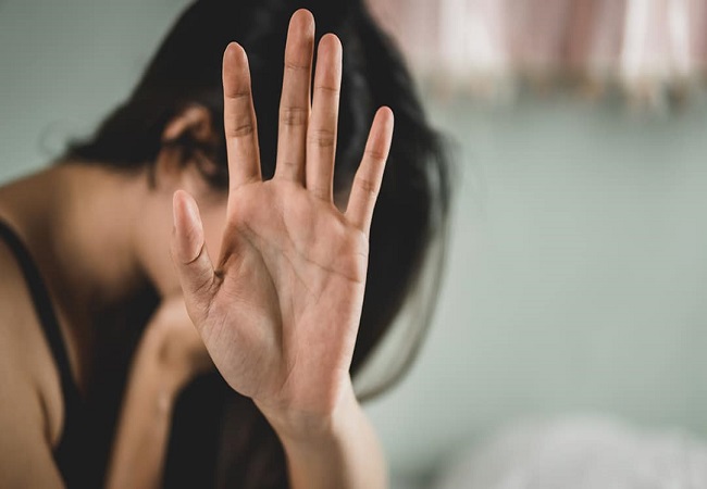 Sitapur Madrasa Rape Case : मौलाना ने नाबालिग छात्रा से किया रेप, आरोपी की पत्नी पुलिस हिरासत में