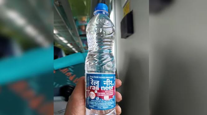 ट्रेन से यात्रा करने वाले यात्रियों के लिए खुशखबरी, रेल नीर के दाम में हुई कटौती, जानिए अब कितने रुपये का मिलेगा?