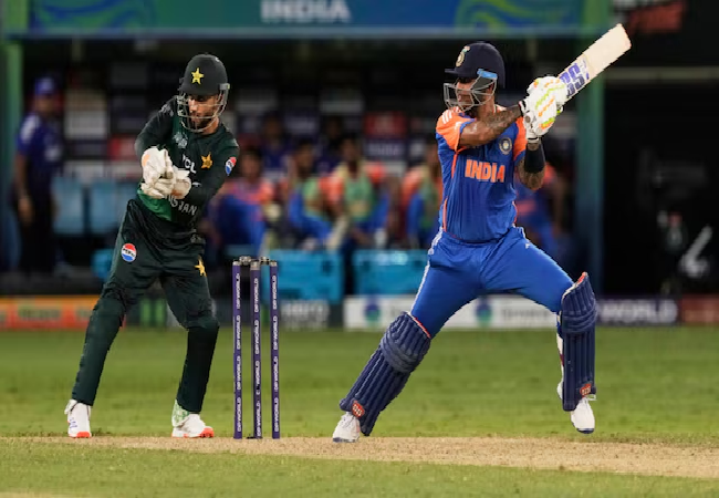 Asia Cup 2025: भारत से हार पर पाक‍िस्तानी जनता ने अपनी ही टीम को ही धो डाला, कहा-”एकदम फ‍िजूल गेम ………