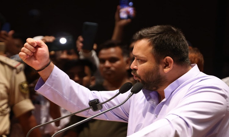 सरकार बनने पर 102 एम्बुलेंस कर्मियों का दैनिक वेतन 320 से बढ़ाकर 540 रुपया किया जाएगा…तेजस्वी यादव का बड़ा वादा