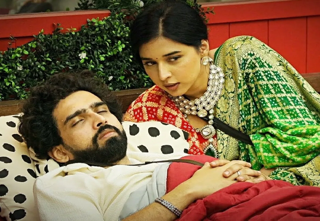 अमाल मलिक ने तान्या संग रिलेशनशिप पर तोड़ी चुप्पी , कहा- इससे अच्छा है कि मैं पूल में…,