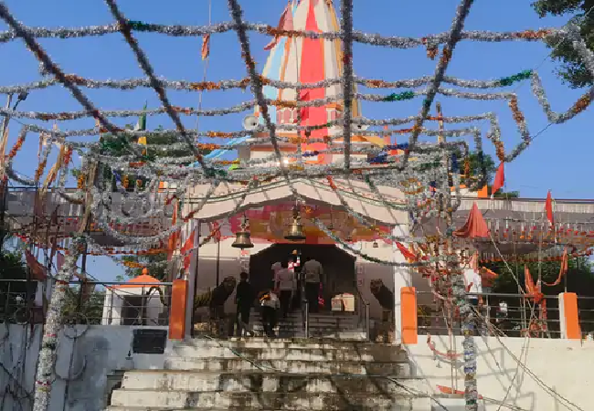 Navratri Special: झांसी के इस मंदिर में उमड़ा श्रद्धालुओं का सैलाब , सुरक्षा के विशेष इंतजाम