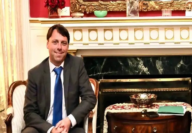 भारत पर 50 प्रतिशत टैरिफ लगाने के बाद नरम हुआ अमेरिका, आज एक ही मेज पर बैठ कर करेगा बात